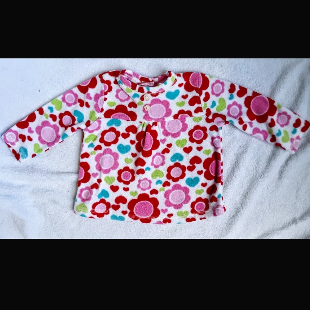 ** Kidgets Fleece sweater